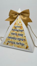קופסת פרמידה 3 קומות עם כיסוי וידיות + 2 דפי מדבקות למיתוג קופסת פרמידה 3 קומות עם כיסוי וידיות + 2 דפי מדבקות למיתוג